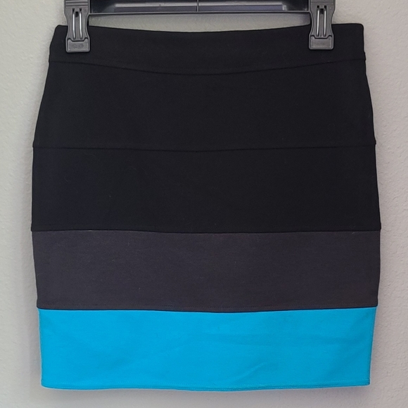 Vintage Candies Two Piece Top and Mini Skirt Set Teal and Black Metal Strap - Picture 6 of 12